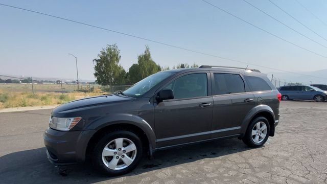 Used 2016 Gray Dodge SE image 4
