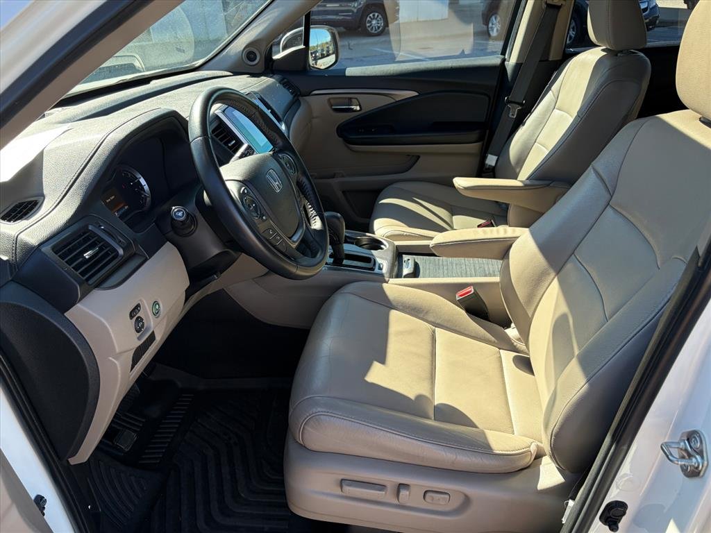 Used 2018 White Diamond Pearl Honda EX-L image 19