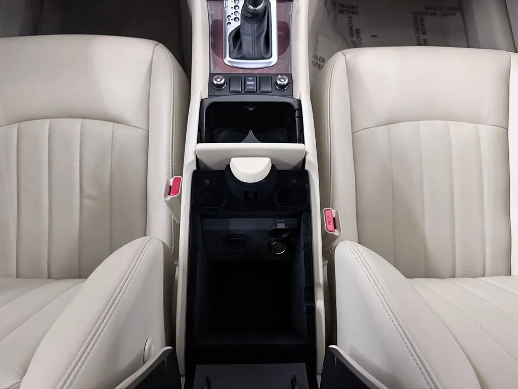 Used 2017 White INFINITI Base image 29