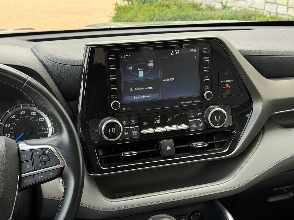 2021 Toyota Highlander LE - Photo 27