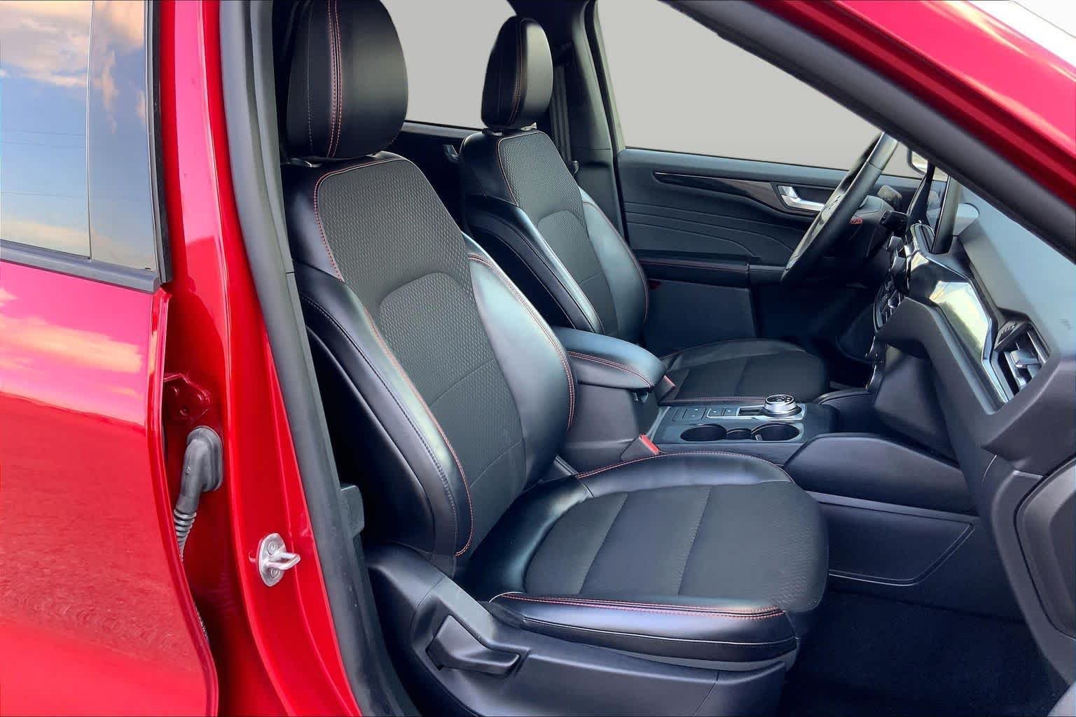 Used 2025 Rapid Red Metallic Tinted Clearcoat Ford ST-Line image 9
