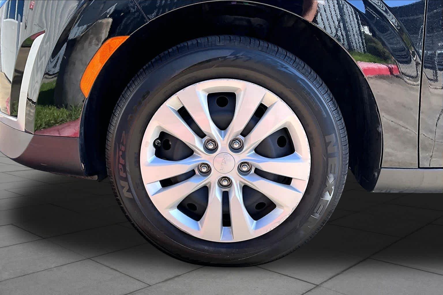 Used 2023 Fusion Black Kia LX image 10