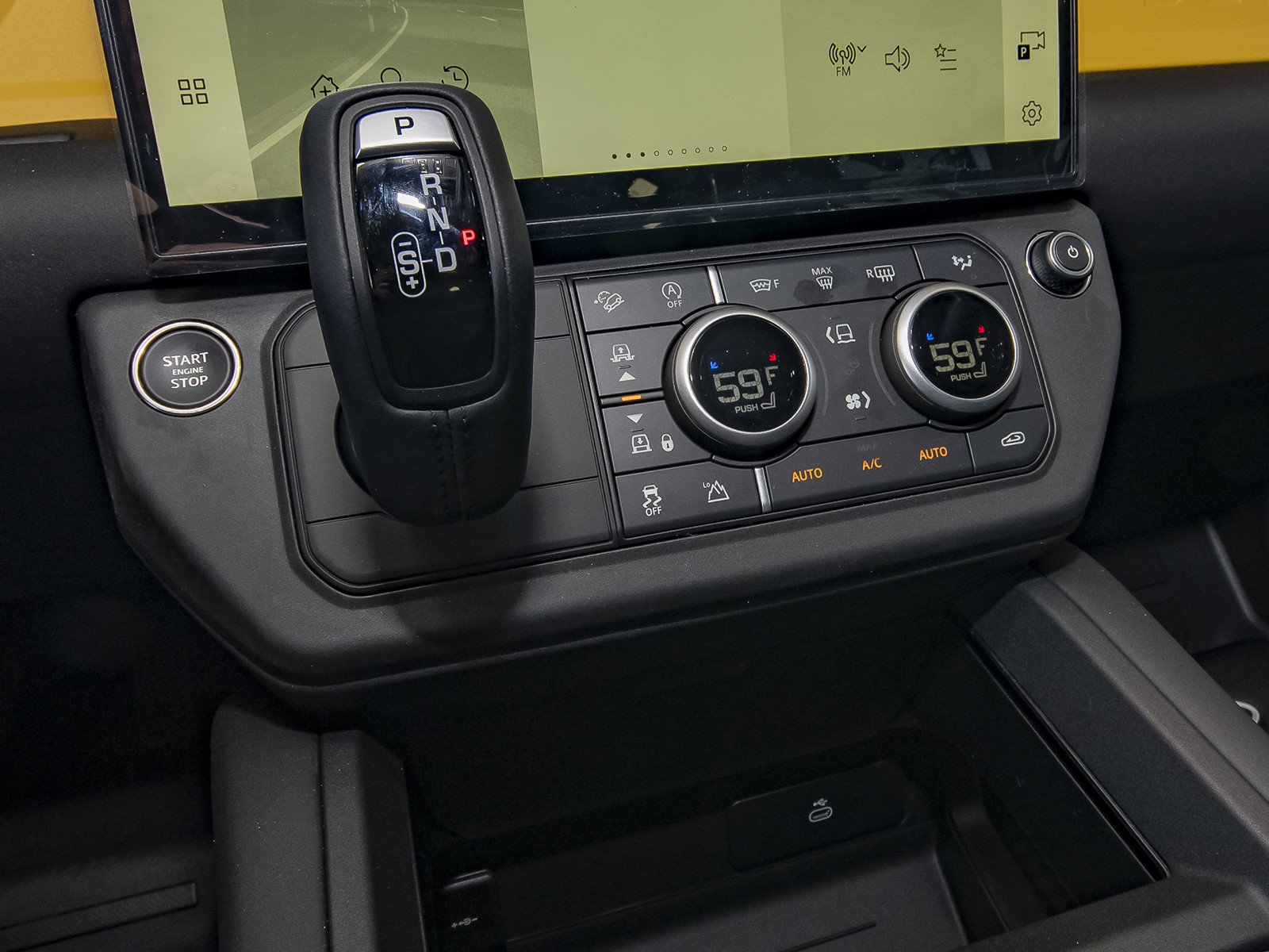 New 2026 Deep Sandglow Yellow Land Rover  image 26