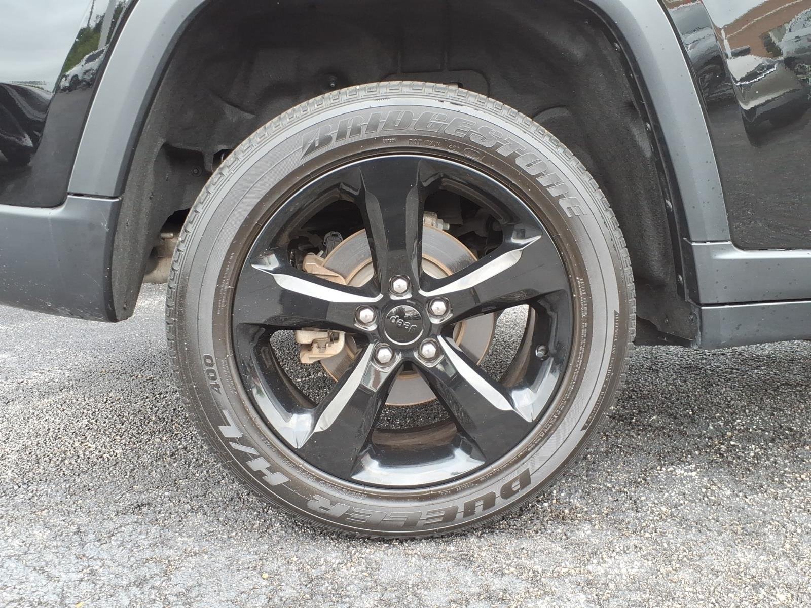 Certified Used 2024 Diamond Black Crystal Pearl Coat Jeep Altitude image 6