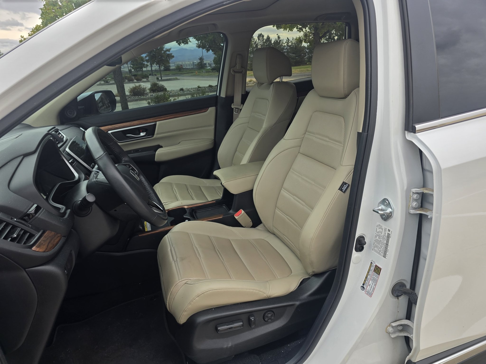 Used 2021 Platinum White Pearl Honda Touring image 13