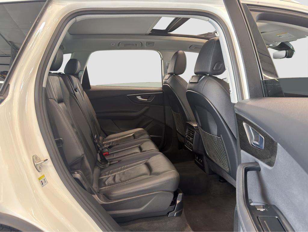 Used 2023  Audi 55 Premium Plus image 26