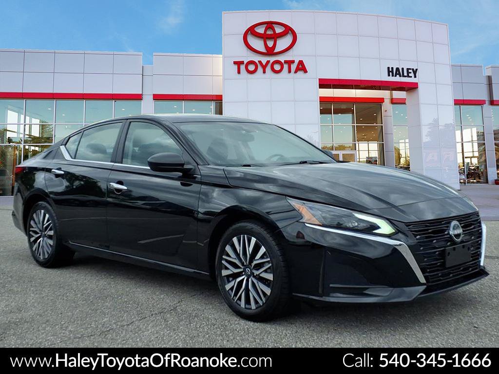 Used 2025 Black Nissan 2.5 SV image 1