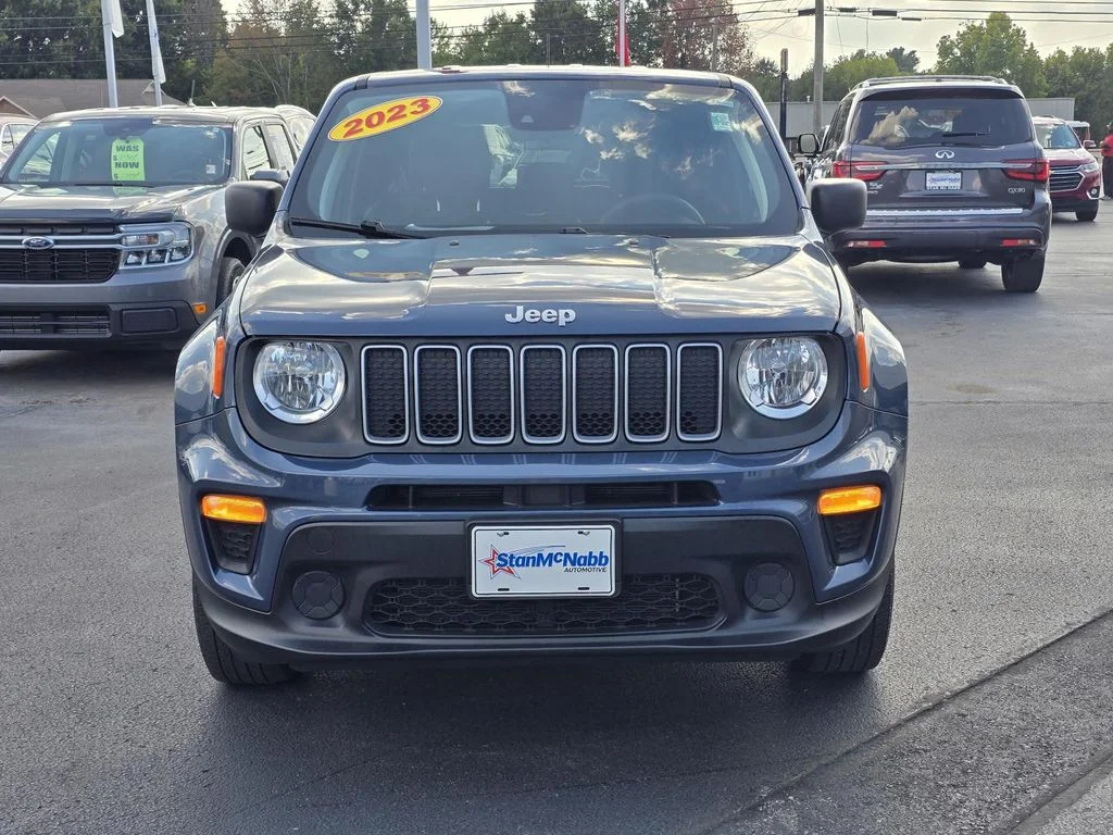 Used 2023 Slate Blue Pearlcoat Jeep Latitude image 2