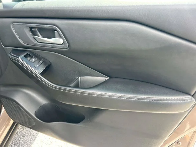 Used 2025  Nissan SV image 23