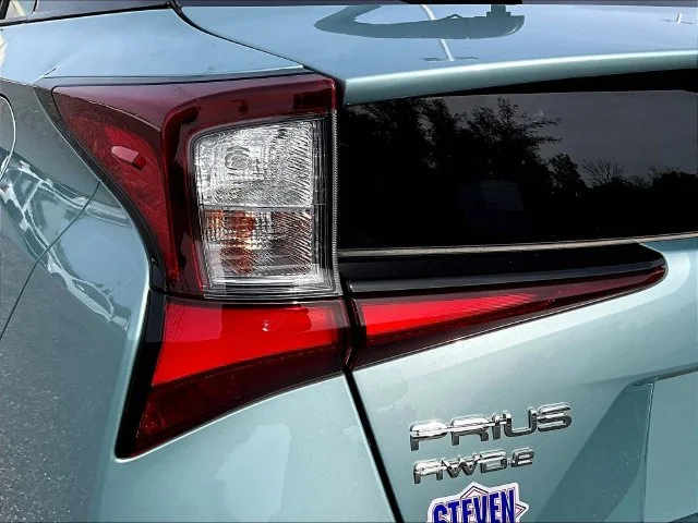 Used 2019 Beige Toyota XLE AWD-e image 27