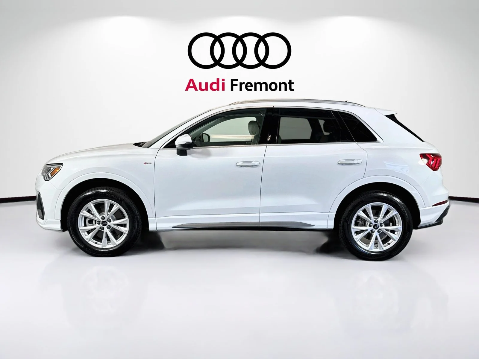 Used 2025 Glacier White Audi S line Premium image 1