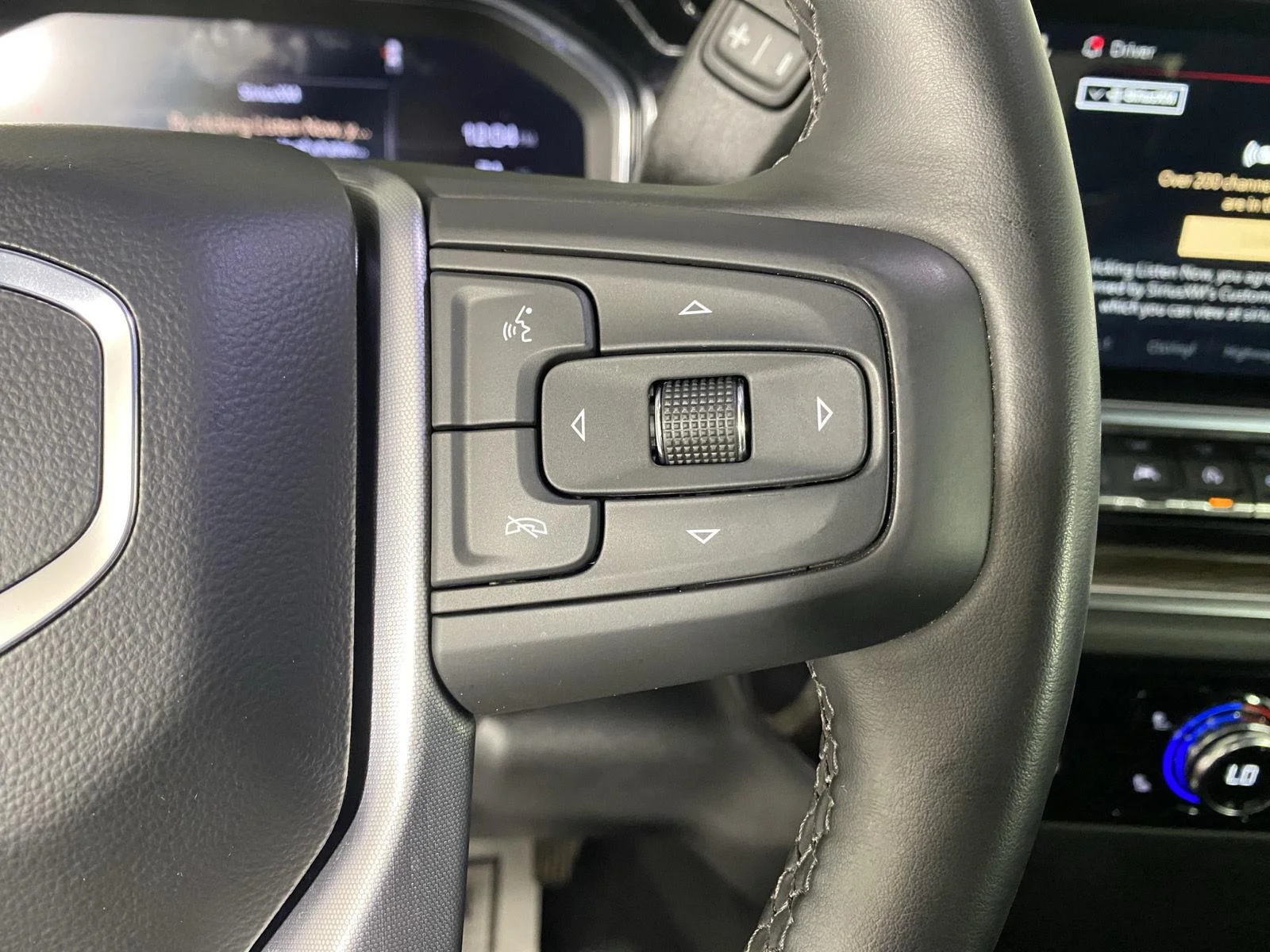 Used 2024 Onyx Black GMC Elevation image 15