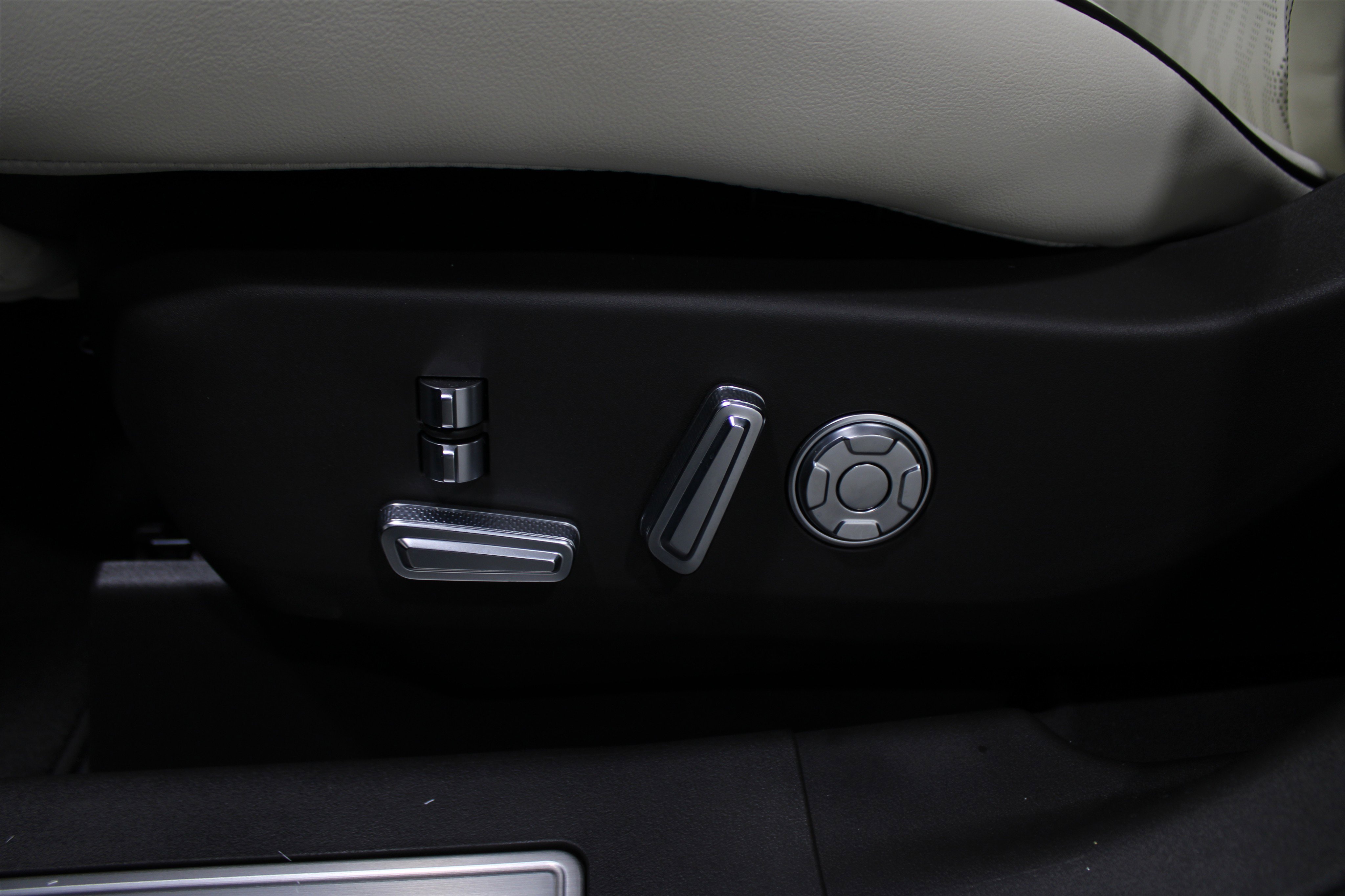 2026 Lincoln Nautilus Black Label photo 4