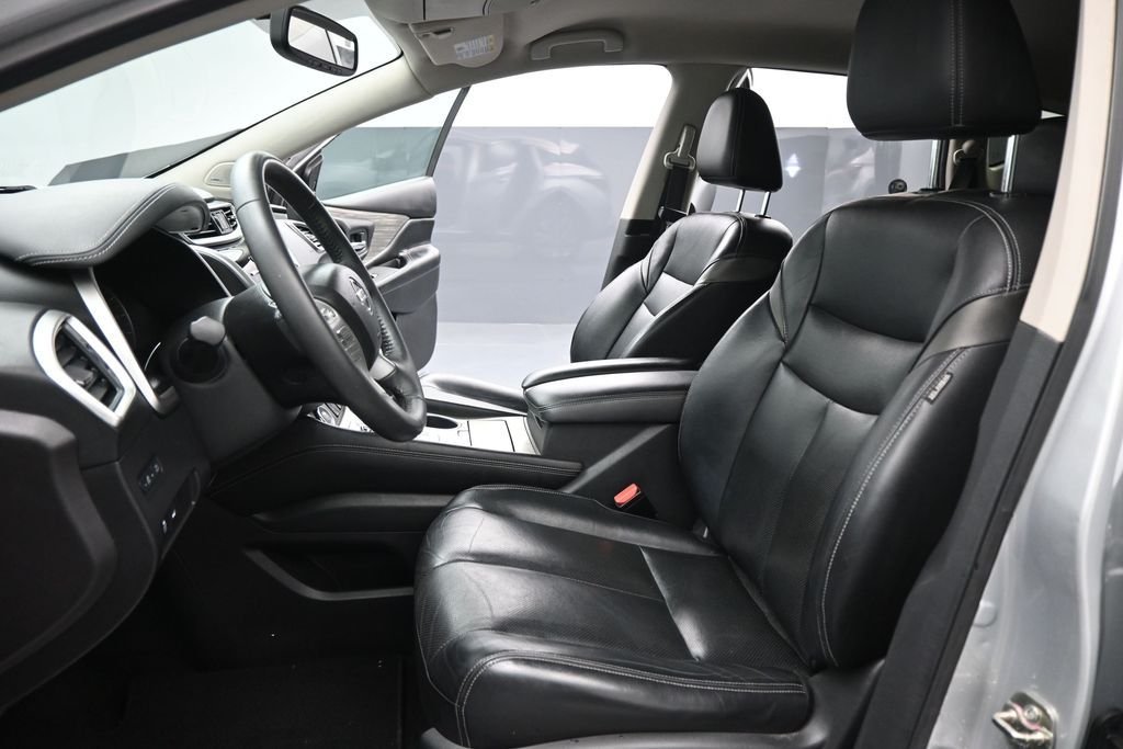 Used 2016 Silver Nissan SL image 9