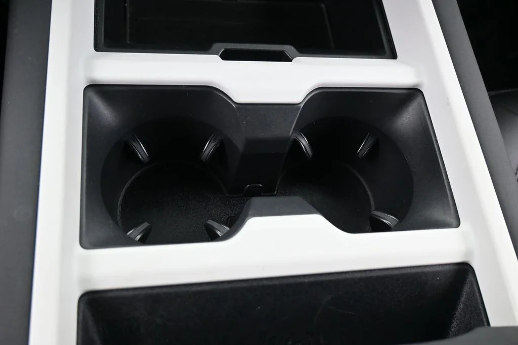 Used 2025 White Land Rover S image 36