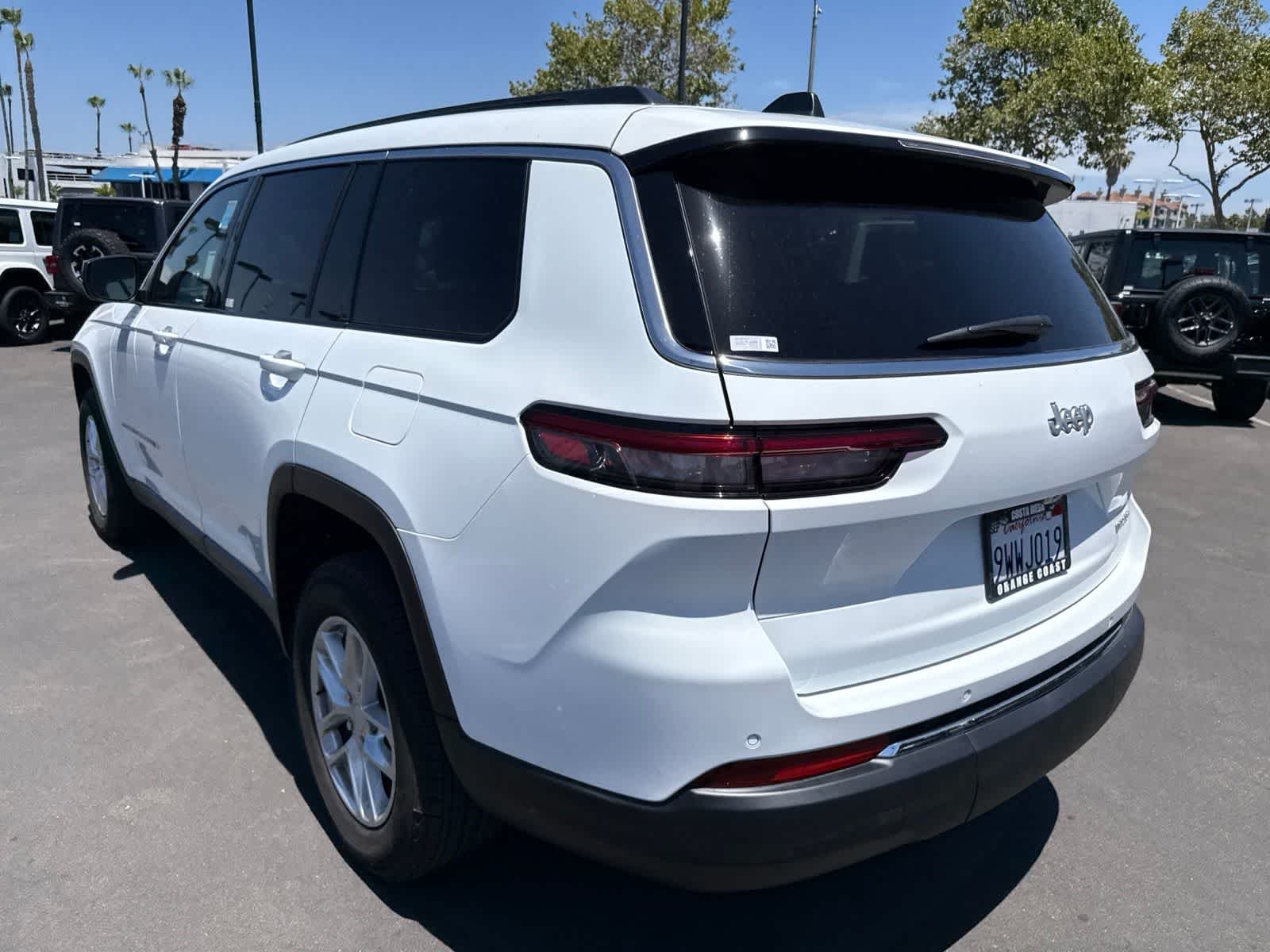 Used 2025 Bright White Clearcoat Jeep Laredo X image 19