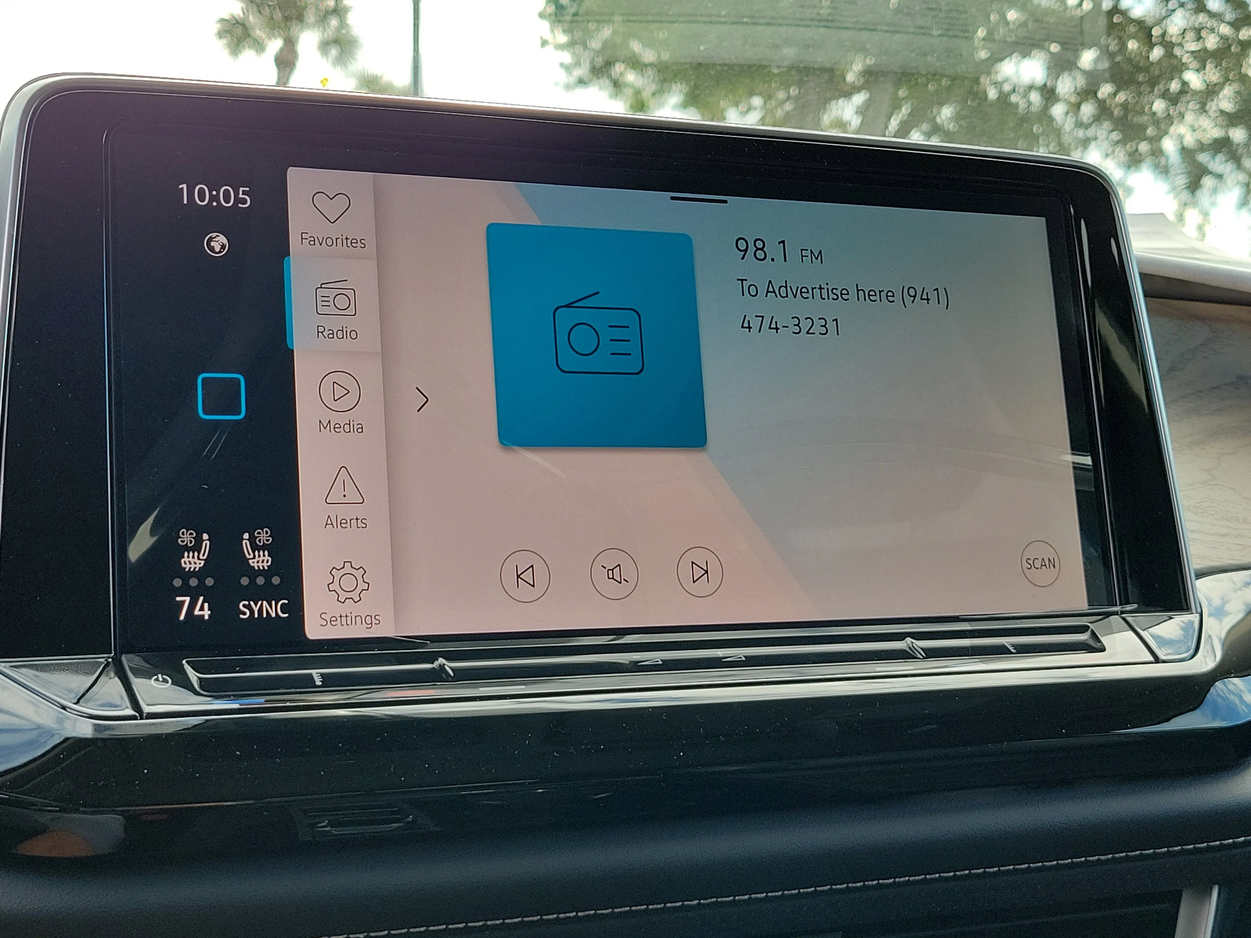 New 2026 Black Volkswagen SE w/Technology image 28