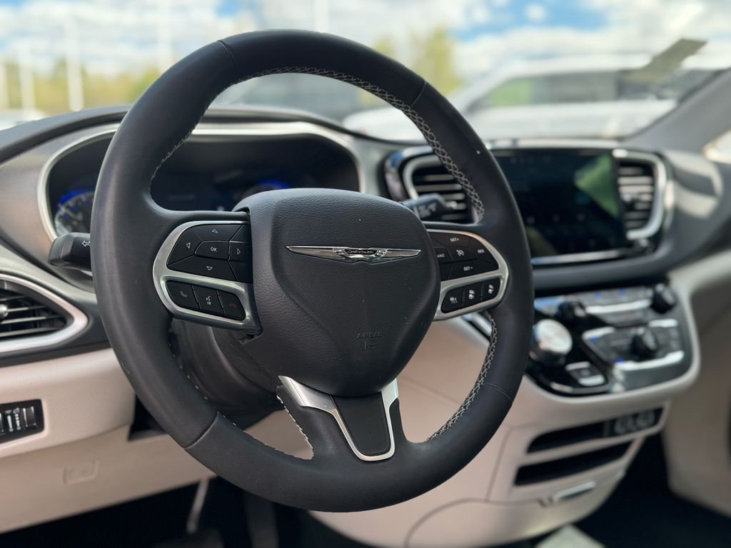 2024 Chrysler Pacifica Touring L - Photo 9