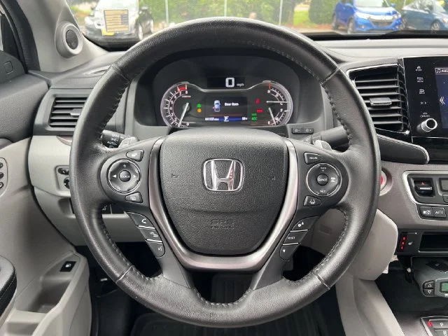 Used 2023 Obsidian Blue Pearl Honda RTL image 18