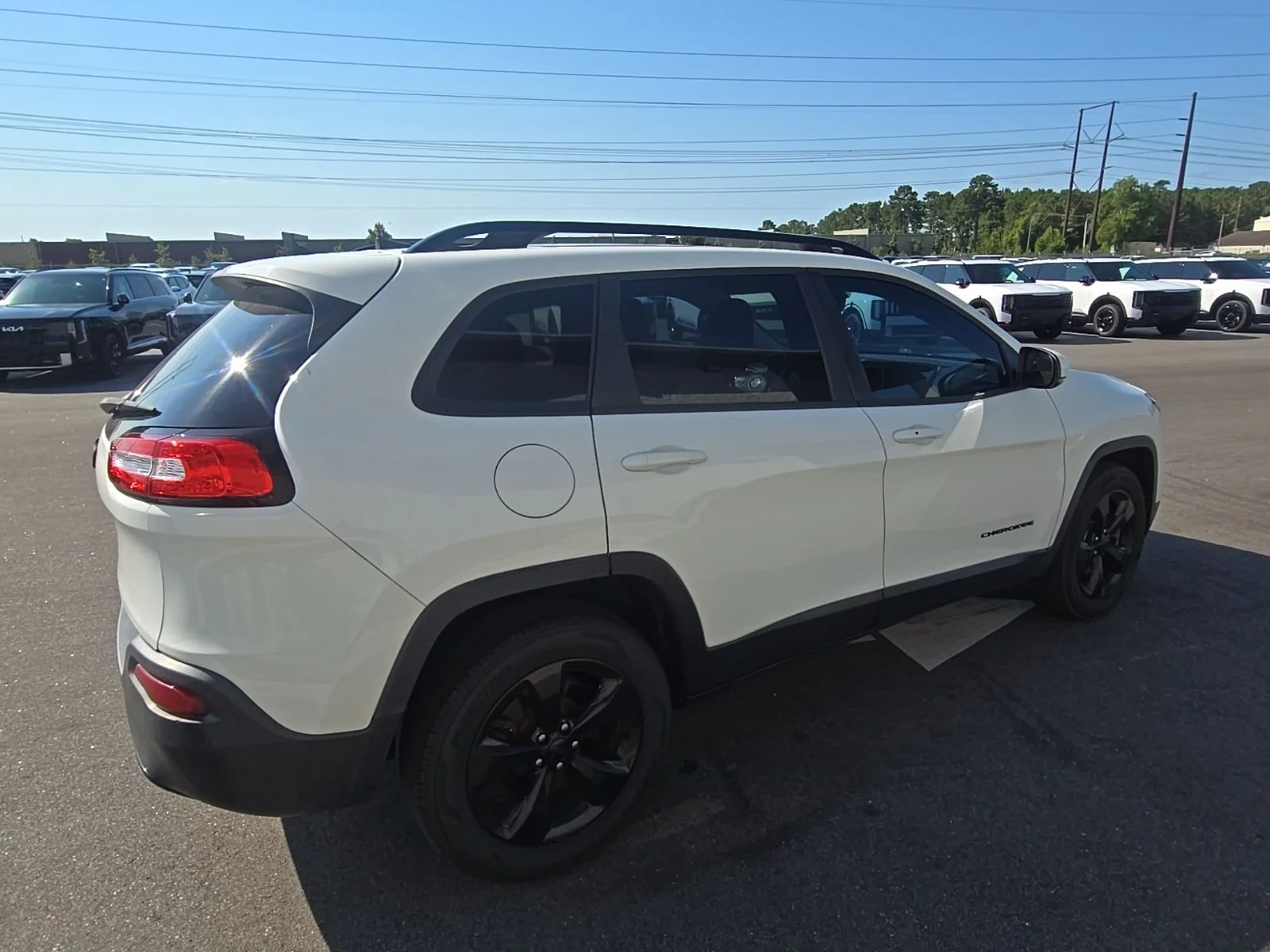 Used 2016 Bright White Clearcoat Jeep Limited image 4