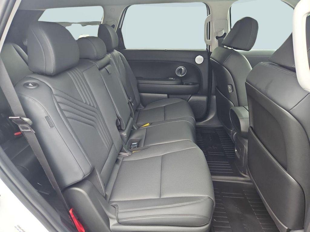 New 2026 White Hyundai SEL Premium 8P image 27