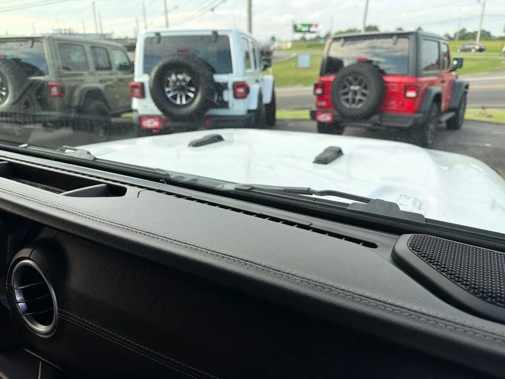 Used 2020 White Jeep Unlimited Sahara image 24