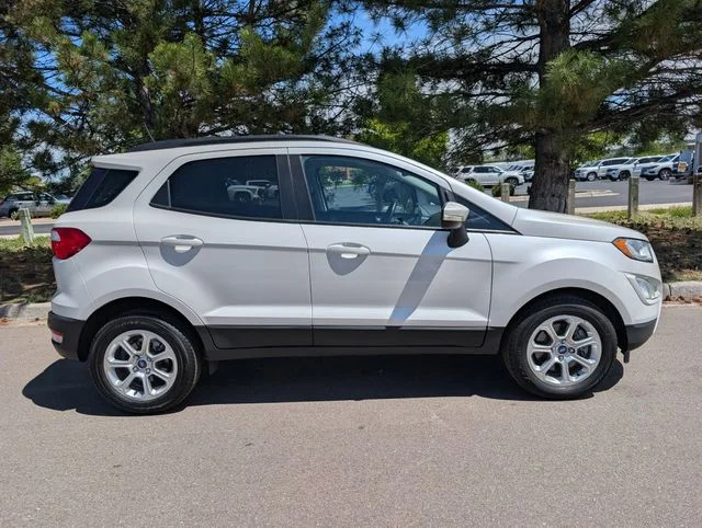 Used 2018 White Platinum Clearcoat Metallic Ford SE image 2