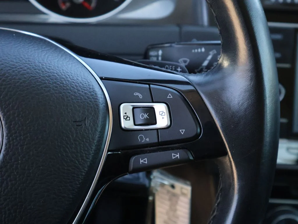 Used 2018  Volkswagen TSI S 4-Door image 27