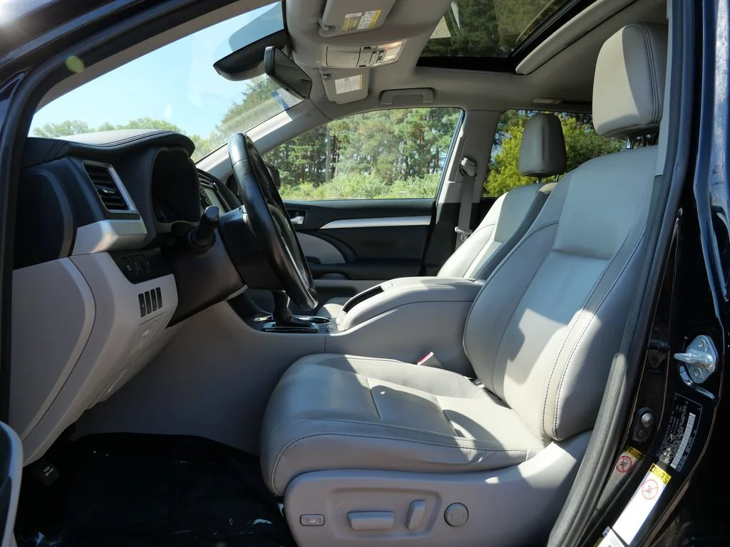 Certified Used 2018 Black Toyota XLE image 22