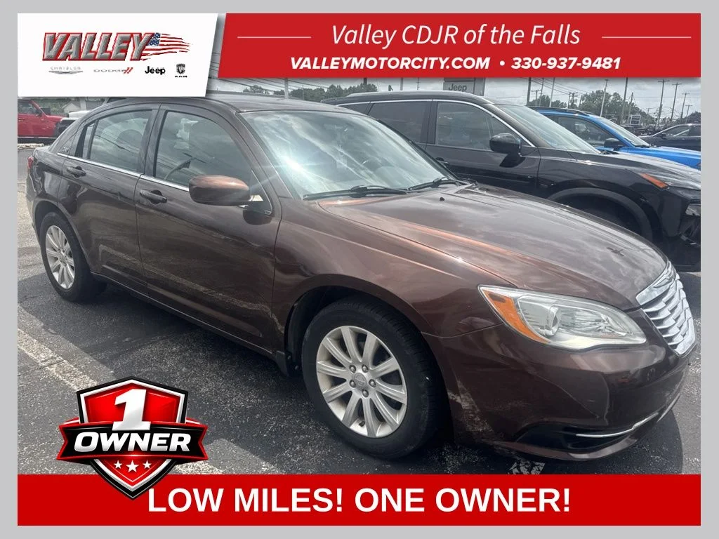 Used 2013 Beige Chrysler Touring image 1