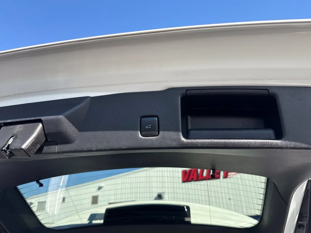 Certified Used 2022 White Metallic Ford SE image 55