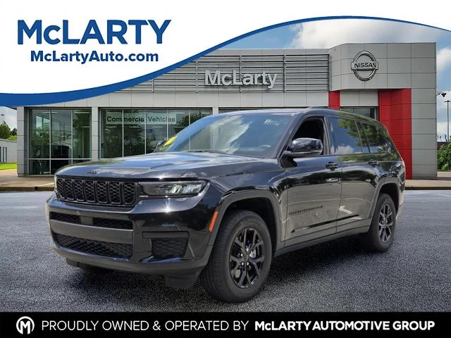 Used 2024 Black Jeep Altitude image 1