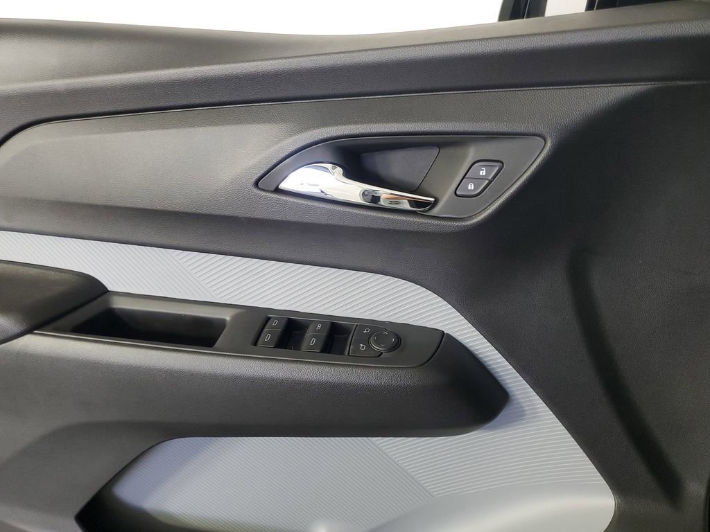 New 2027 Summit White Chevrolet LT image 27