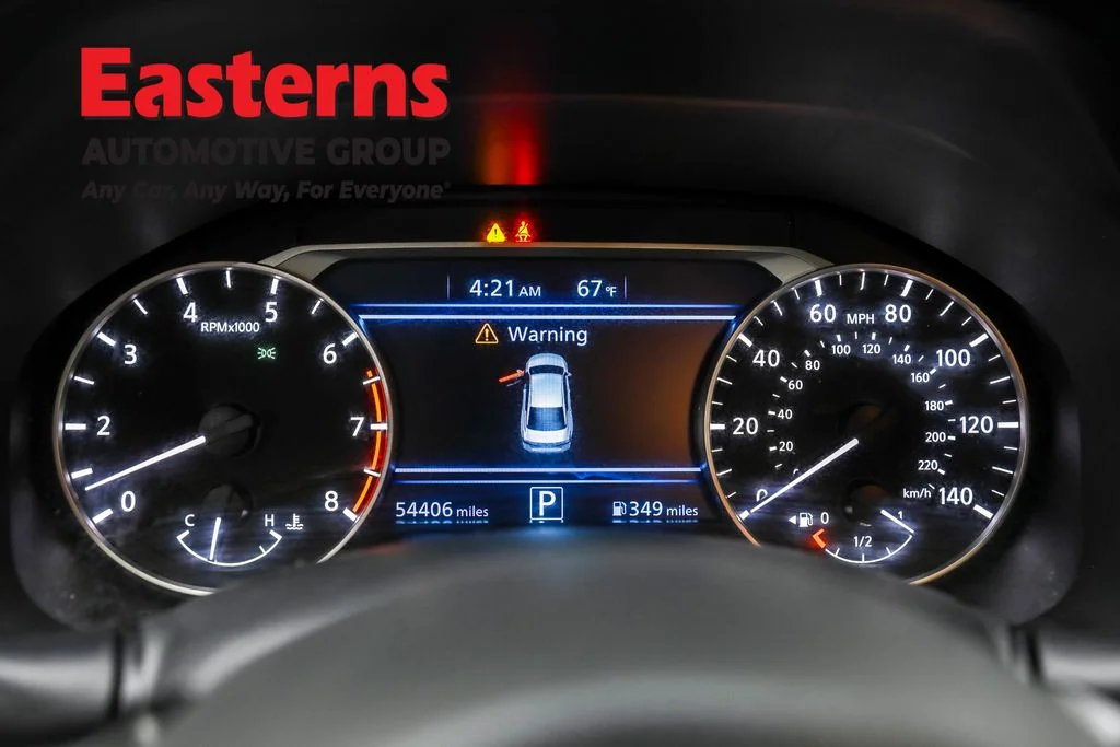 Used 2023 Silver Nissan 2.5 SR image 18