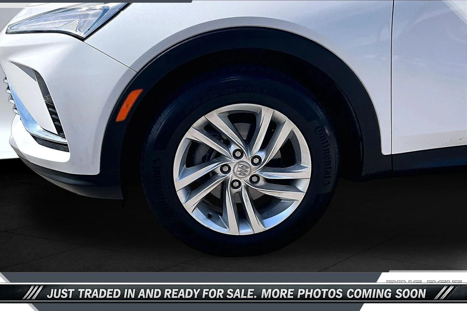 Used 2024 White Frost Tricoat Buick Preferred image 7