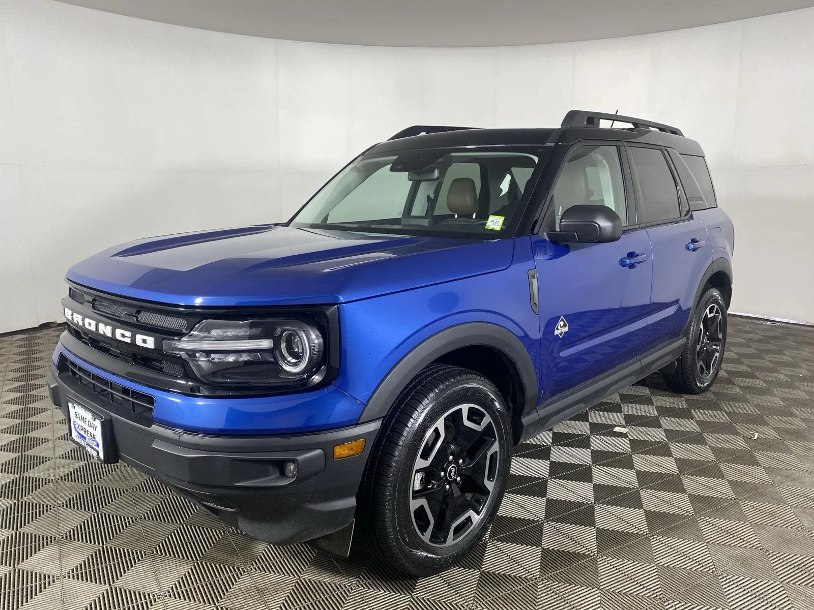 Used 2024 Atlas Blue Ford Outer Banks image 3