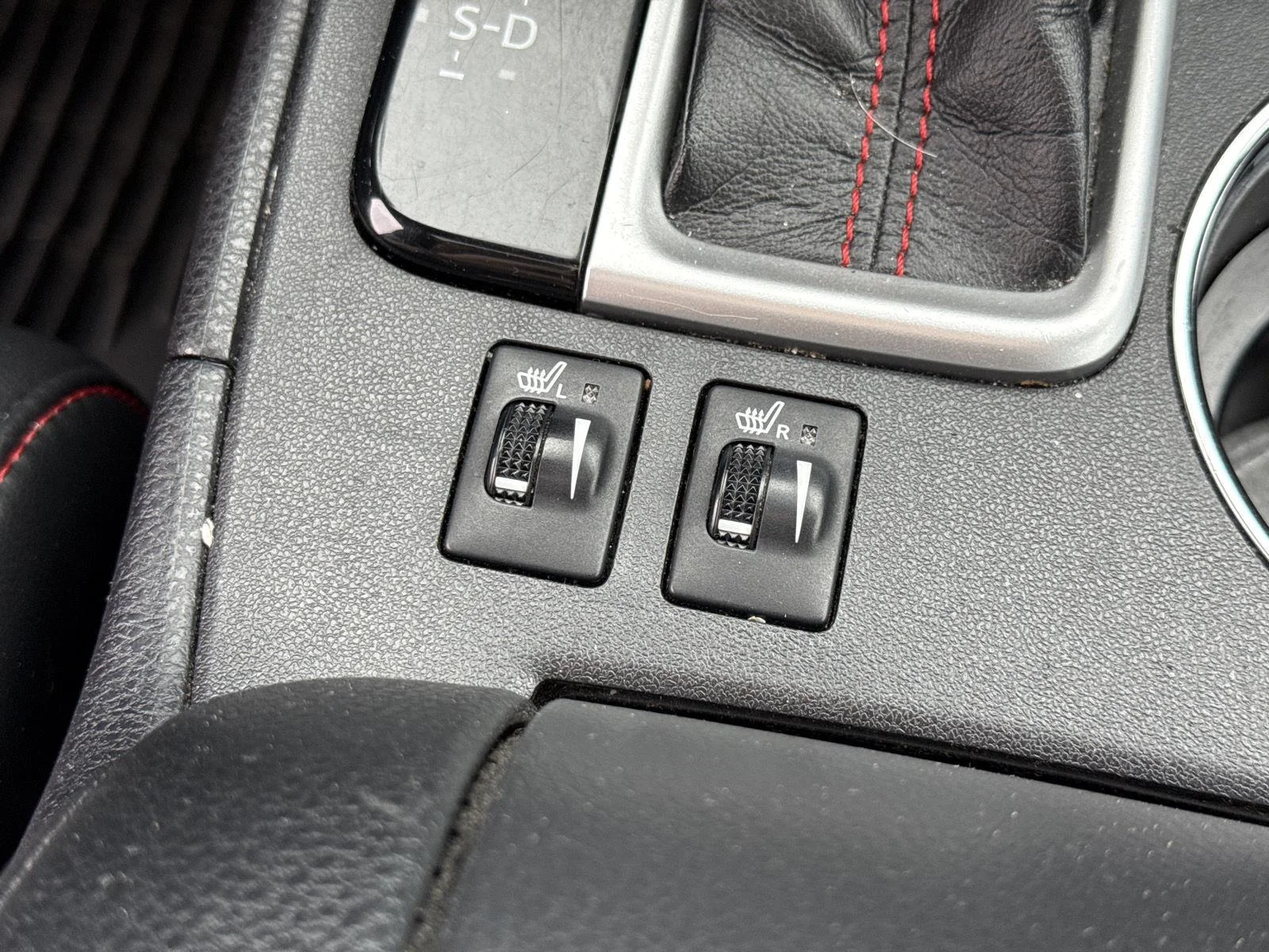 Used 2019 Midnight Black Metallic Toyota SE image 15