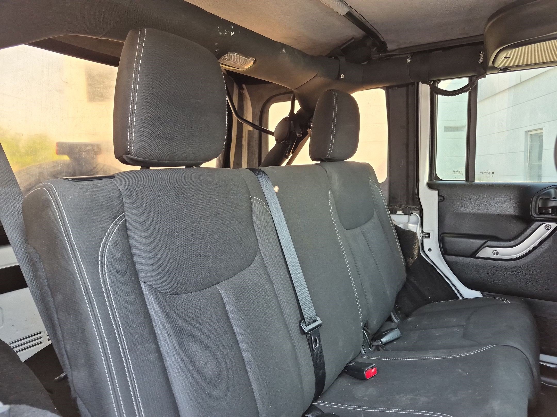Used 2016 Bright White Clearcoat Jeep Rubicon image 27