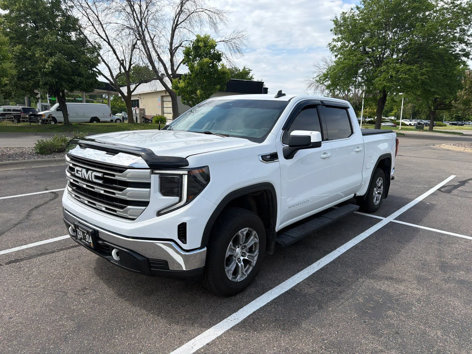 Used 2022 Summit White GMC SLE image 5