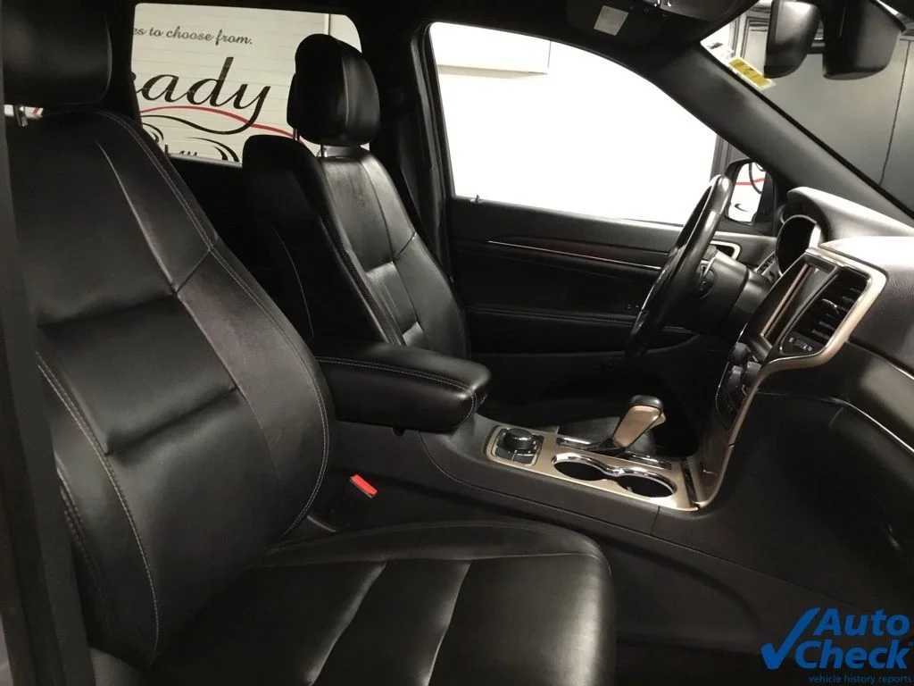 Used 2016 Silver Jeep Limited image 36