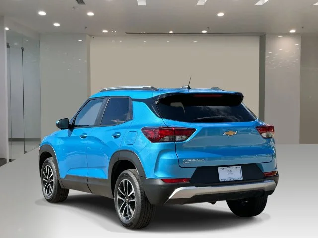 Used 2025 Blue Chevrolet LT image 4