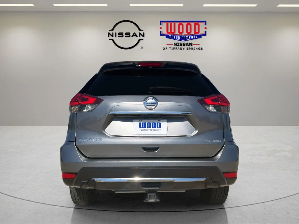 Used 2018 Gun Metallic Nissan SL image 3