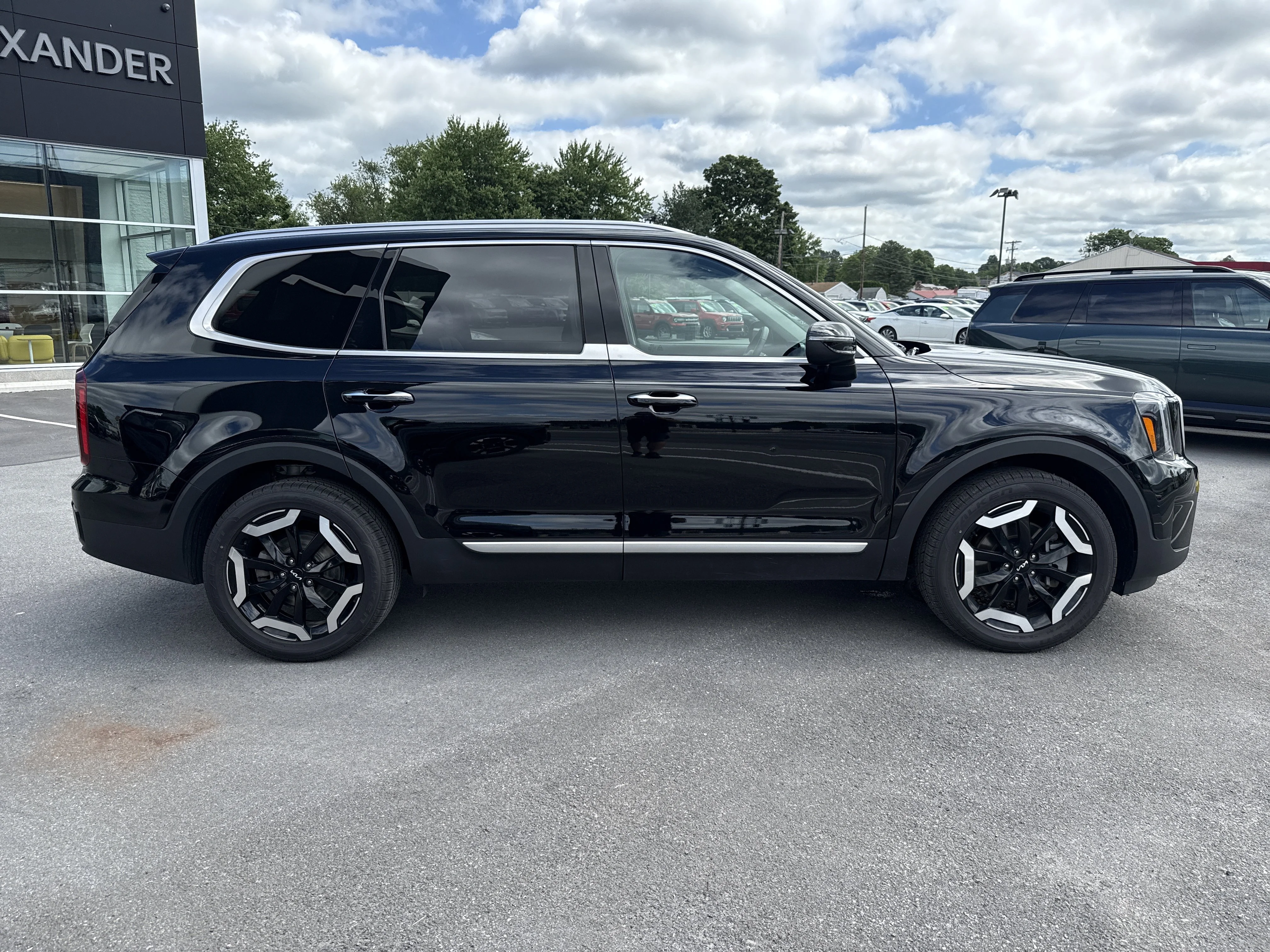 Used 2024 Ebony Black Kia S image 5