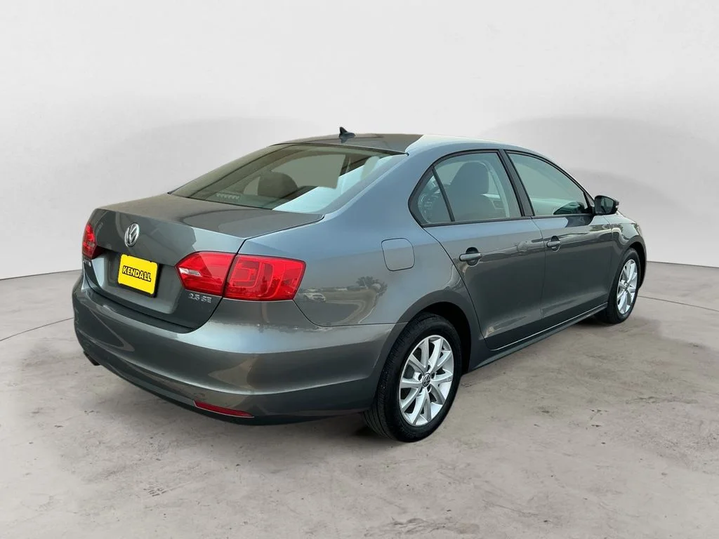 Used 2012 Gray Volkswagen 2.5L SE image 5