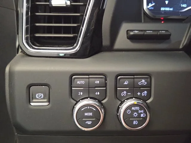 Used 2024 White Frost Tricoat GMC Denali Ultimate image 30