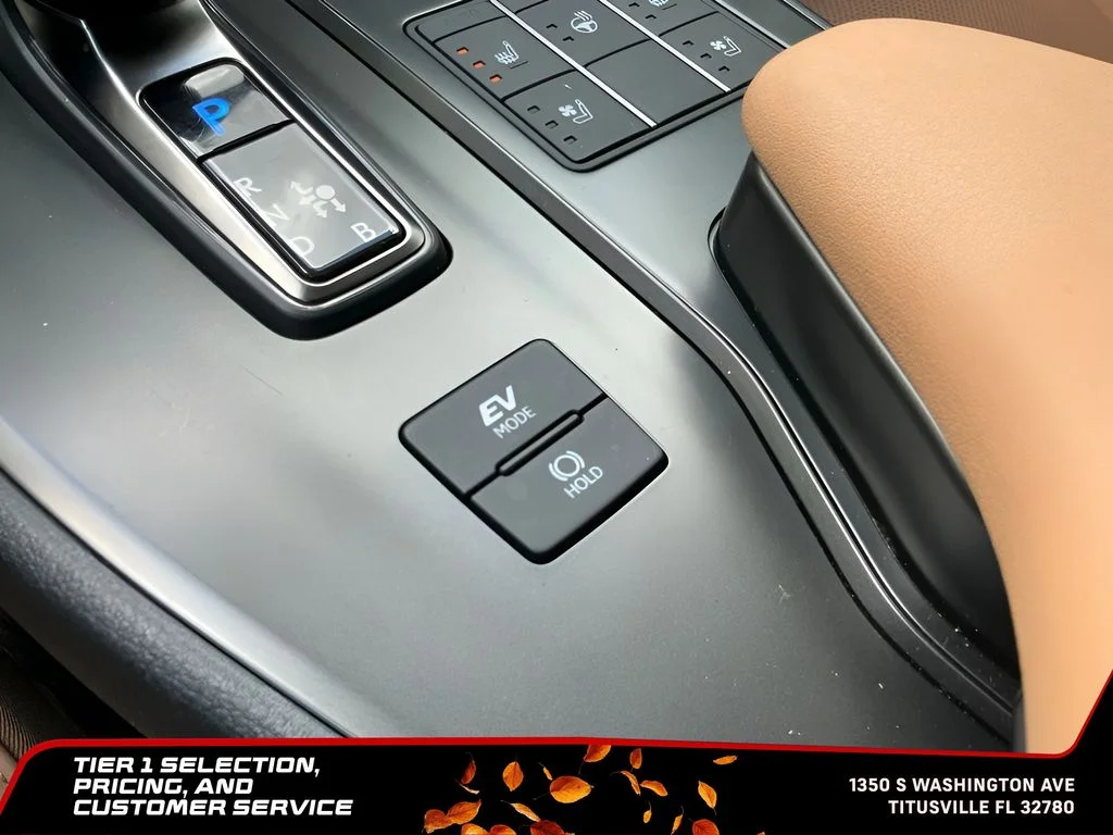 Used 2025 White Lexus 300h Premium image 33