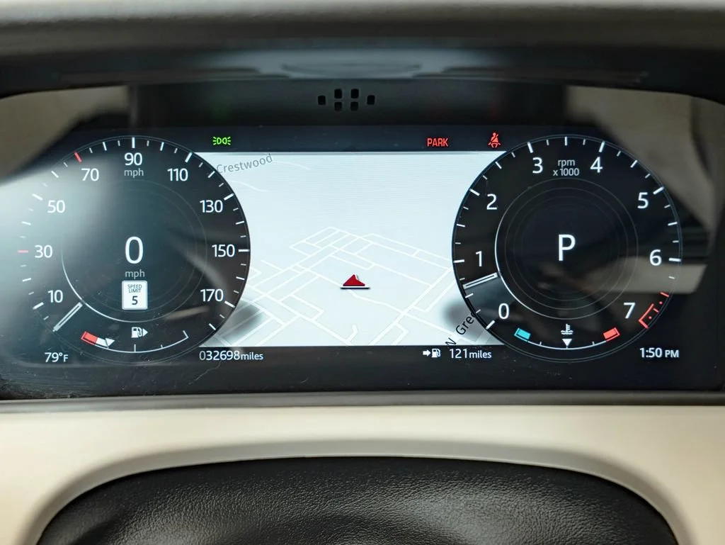 Used 2023 Fuji White Land Rover R-Dynamic S MHEV image 31