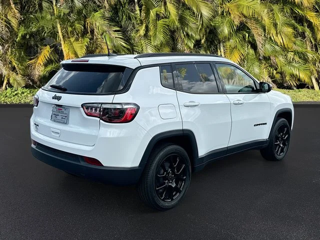 New 2026 Bright White Clear-Coat Exterior Paint Jeep Latitude image 5