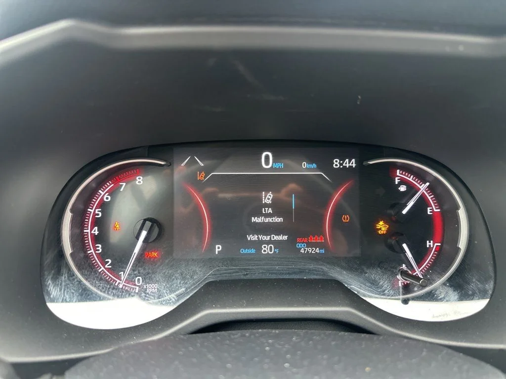 2024 Toyota RAV4 LE - Photo 12
