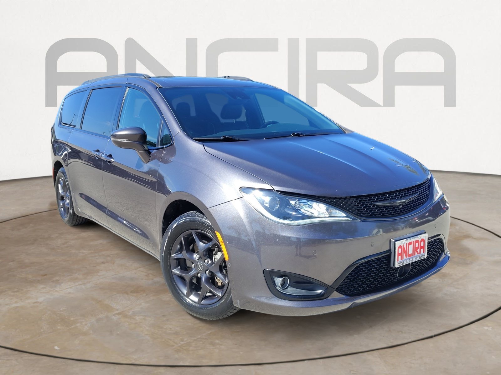 Used 2019 Granite Crystal Metallic Clearcoat Chrysler Limited image 4